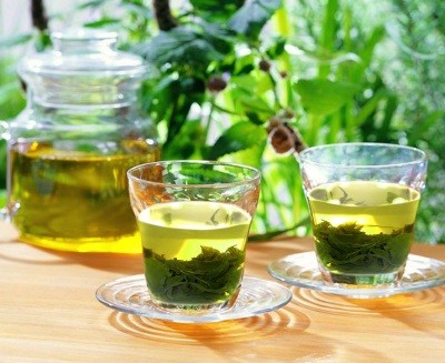 Green tea has many benefits, but who shouldn't drink it?